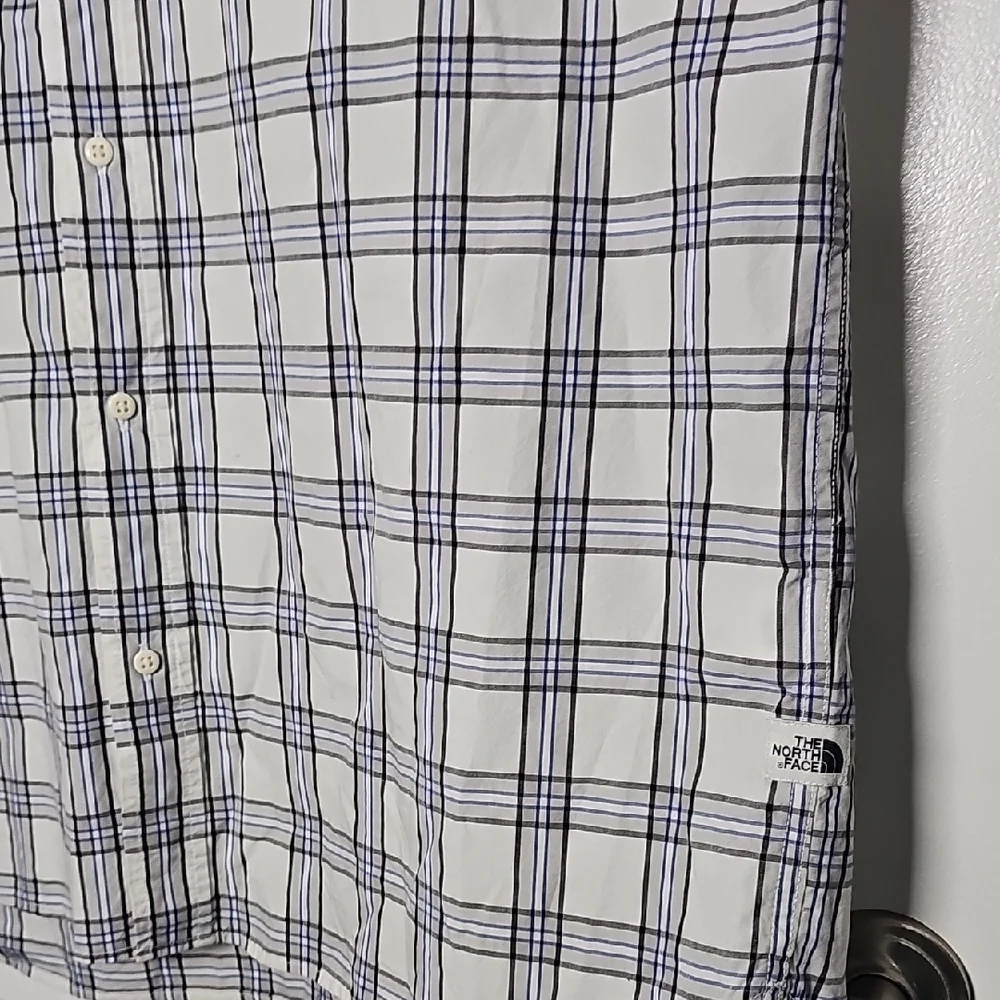 North Face XXL Casual White and Blue Button Down Shirt